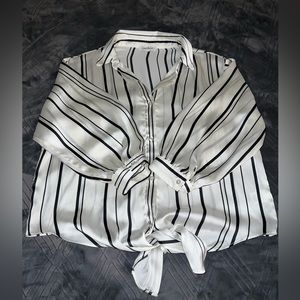 4/$10 Bundle Sale: EUC Long Sleeve Blouse